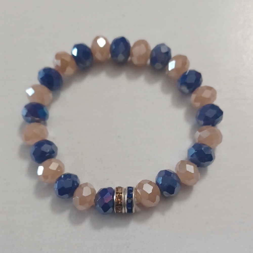 Elegant Blue and Cream Beaded Bracelet